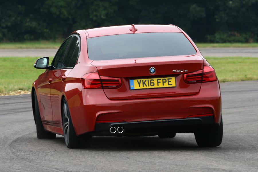  BMW 330e M Sport 2016 года  (UK) (фото 3 из 7)